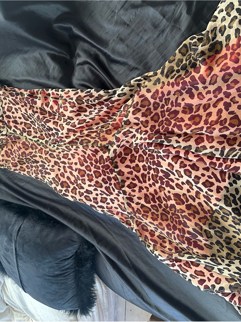 Philip Dicaprio Silk Chiffon Dress with Vibrant Red Lining - Picture 2 of 3